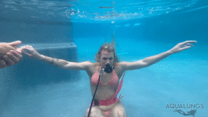 www.aqualungs50.com - Sunni's First Breaths Underwater thumbnail